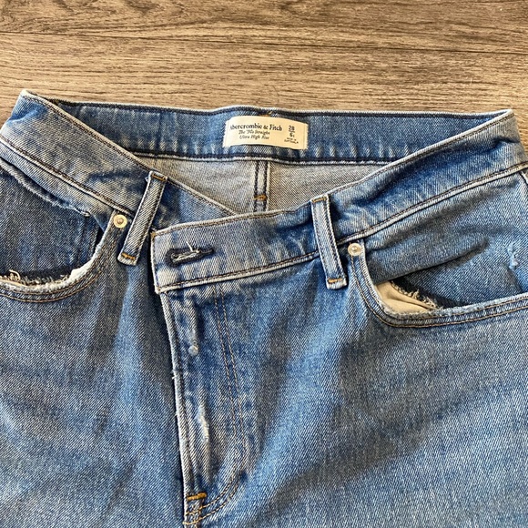 Abercrombie “The 90’s” Straight Ultra High Rise Jeans V-Front Size 28 / Size 6 - Picture 2 of 5